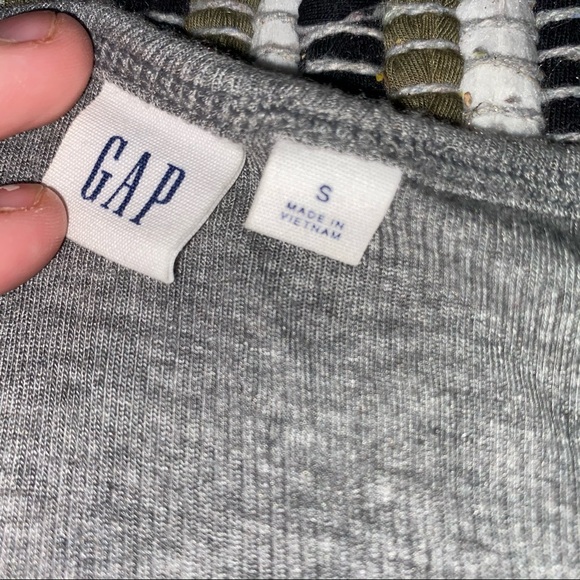 Gap Women’s Ruffle Top - Picture 2 of 2